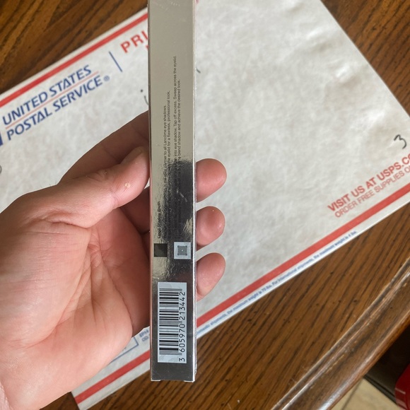 Lancome No 11 large shadow brush in box. - Picture 3 of 6